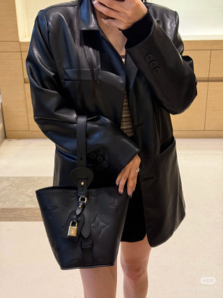 Louis Vuitton BB Bucket Bag Black view 2
