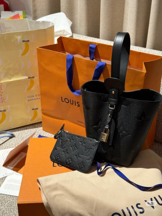 Louis Vuitton BB Bucket Bag Black view 7