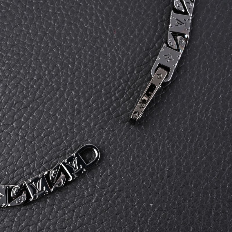 Louis Vuitton Monogram Tied Up Necklace – Gunmetal view