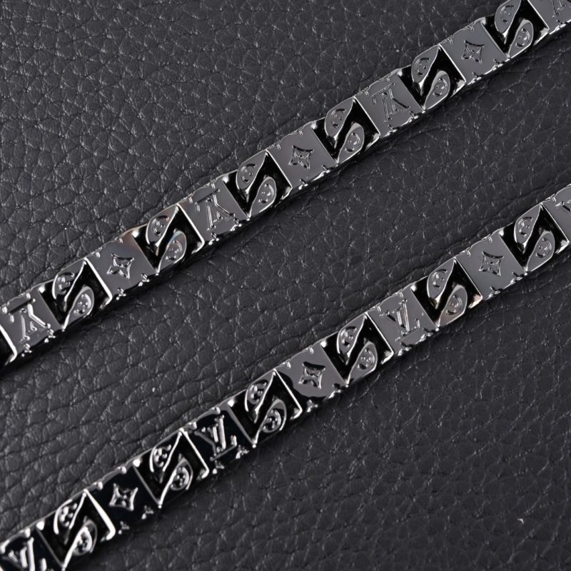 Louis Vuitton Monogram Tied Up Necklace – Gunmetal view