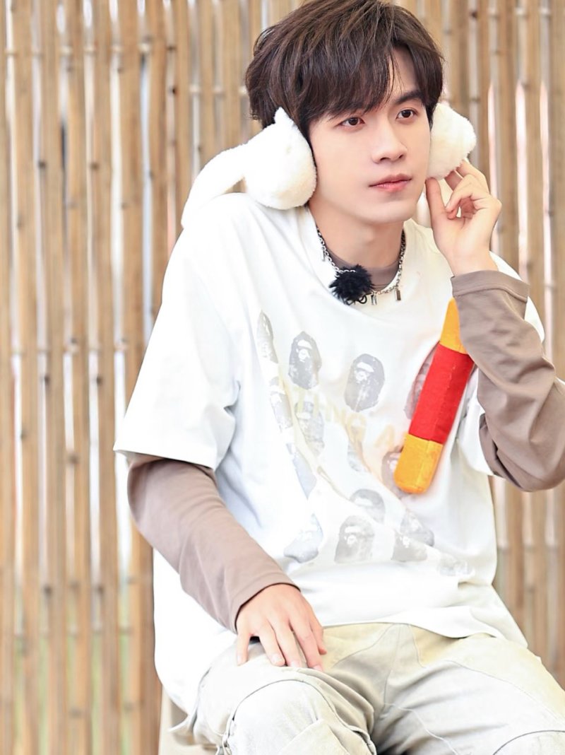 White Multi-Head Graphic Print T-Shirt view
