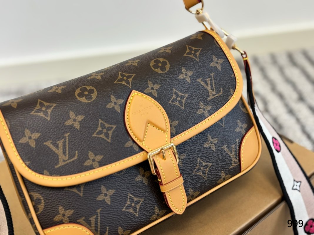 Louis Vuitton Monogram Canvas Shoulder Bag with Detachable Strap view