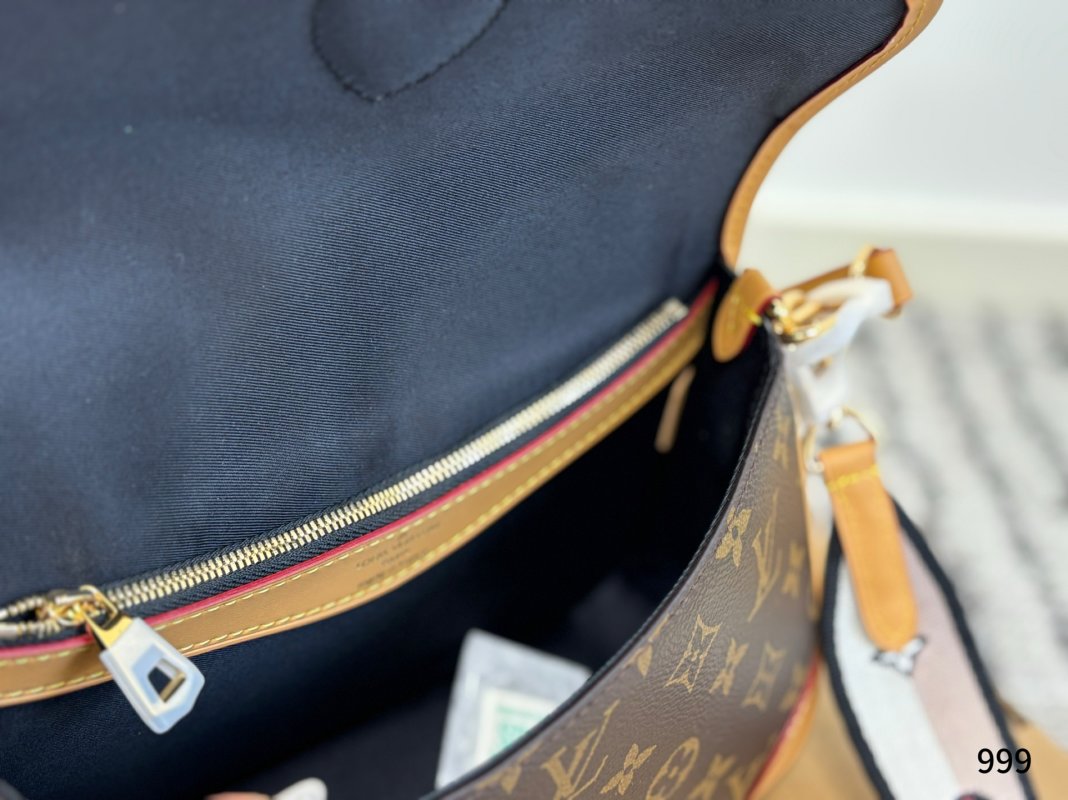 Louis Vuitton Monogram Canvas Shoulder Bag with Detachable Strap view