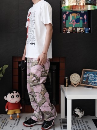 White Graphic Print Short Sleeve T-Shirt with Red Abstract Design view 4