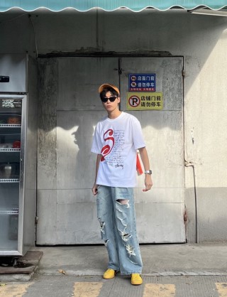 White Graphic Print Short Sleeve T-Shirt with Red Abstract Design view 7