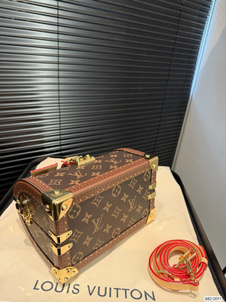 Louis Vuitton Speedy 25 Trunk Monogram Handbag view 6