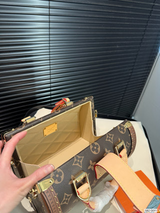 Louis Vuitton Speedy 25 Trunk Monogram Handbag view 9