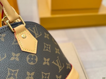 Louis Vuitton Shell Bag Monogram Canvas Honey Yellow view 3
