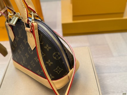 Louis Vuitton Shell Bag Monogram Canvas Honey Yellow view 4