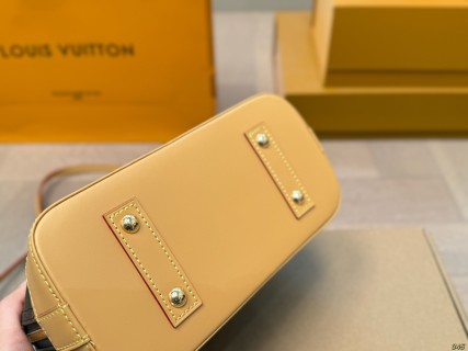 Louis Vuitton Shell Bag Monogram Canvas Honey Yellow view 6