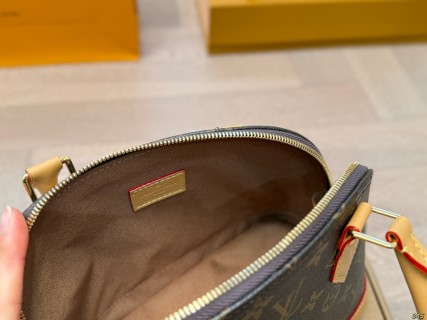 Louis Vuitton Shell Bag Monogram Canvas Honey Yellow view 9