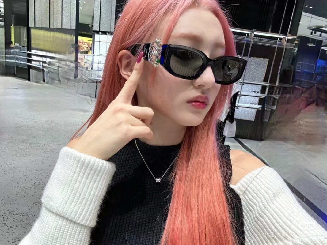 Gentle Monster RINGS Black Sunglasses UA view