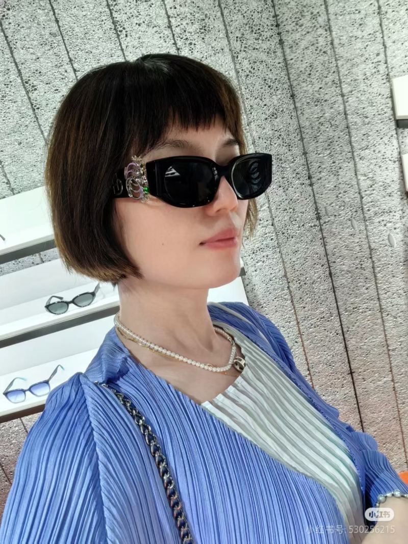 Gentle Monster RINGS Black Sunglasses UA view
