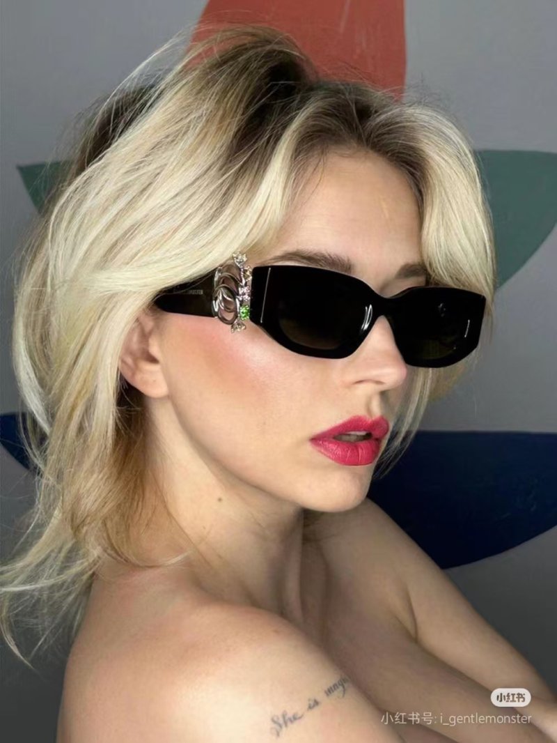 Gentle Monster RINGS Black Sunglasses UA view