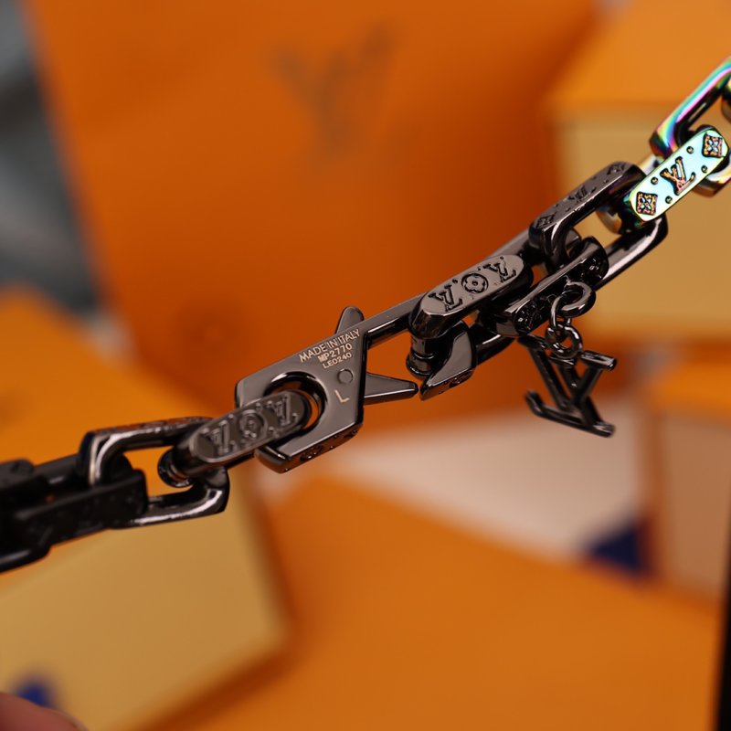Louis Vuitton Paradis Chain Necklace Multi-Metal view