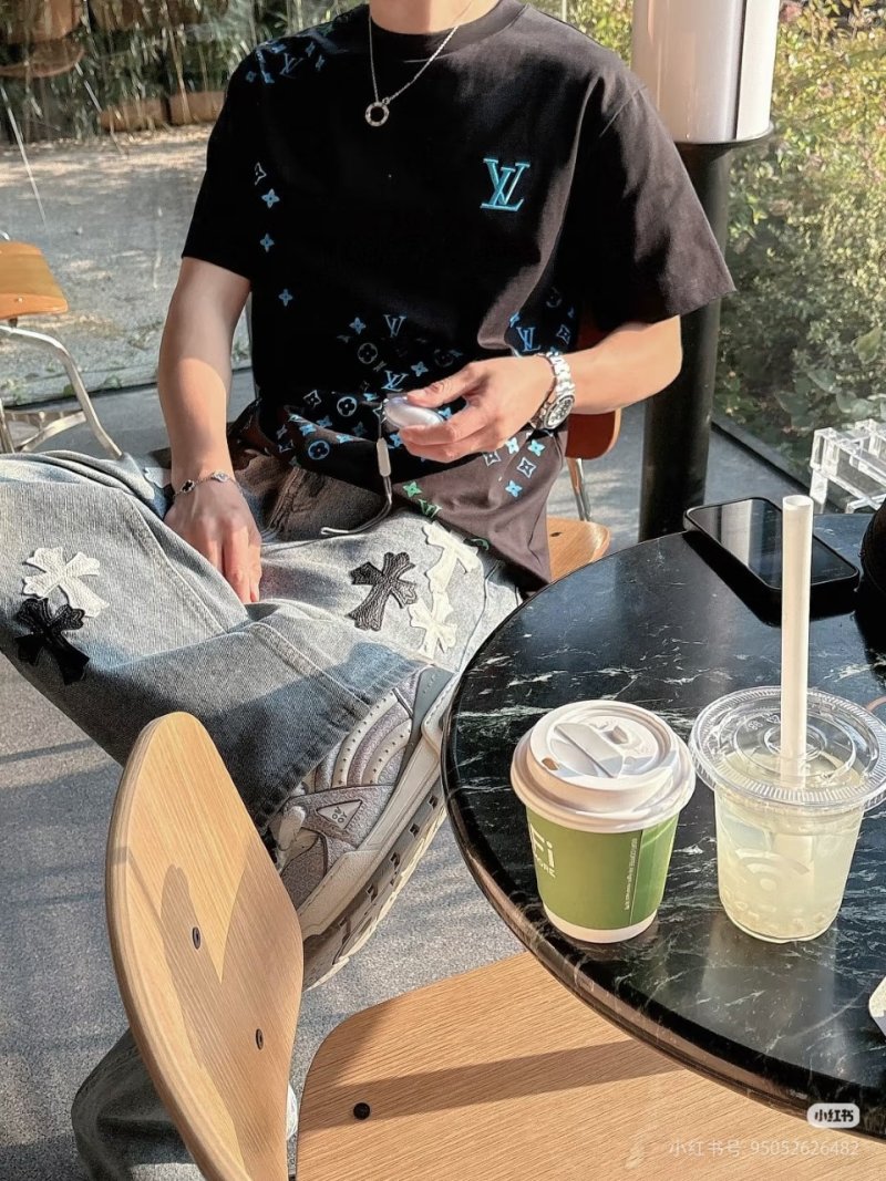 Louis Vuitton Monogram Gradient Embroidered White T-Shirt view
