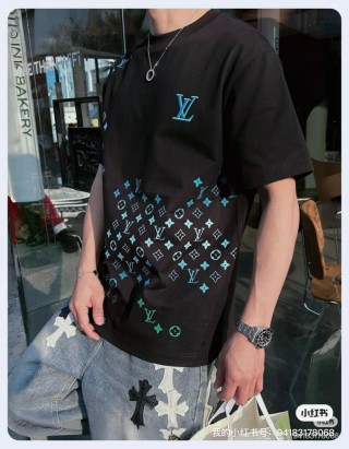 Louis Vuitton Gradient Monogram Embroidered Black T-Shirt view 4