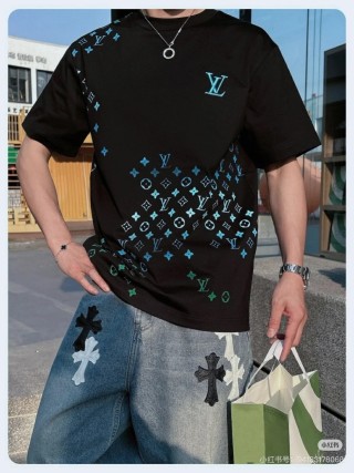 Louis Vuitton Gradient Monogram Embroidered Black T-Shirt view 5