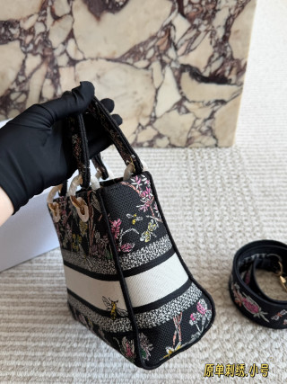 Christian Dior Lady Embroidered Floral Handbag Black view 4