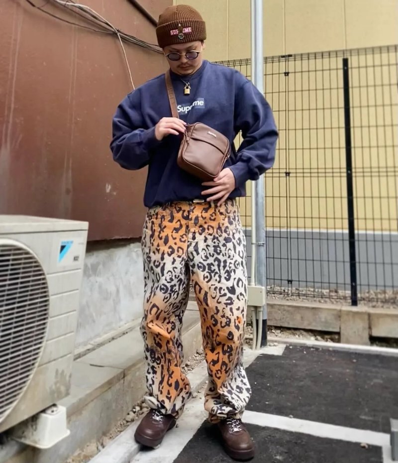 Supreme Cracked Box Logo Crewneck Sweatshirt Navy view