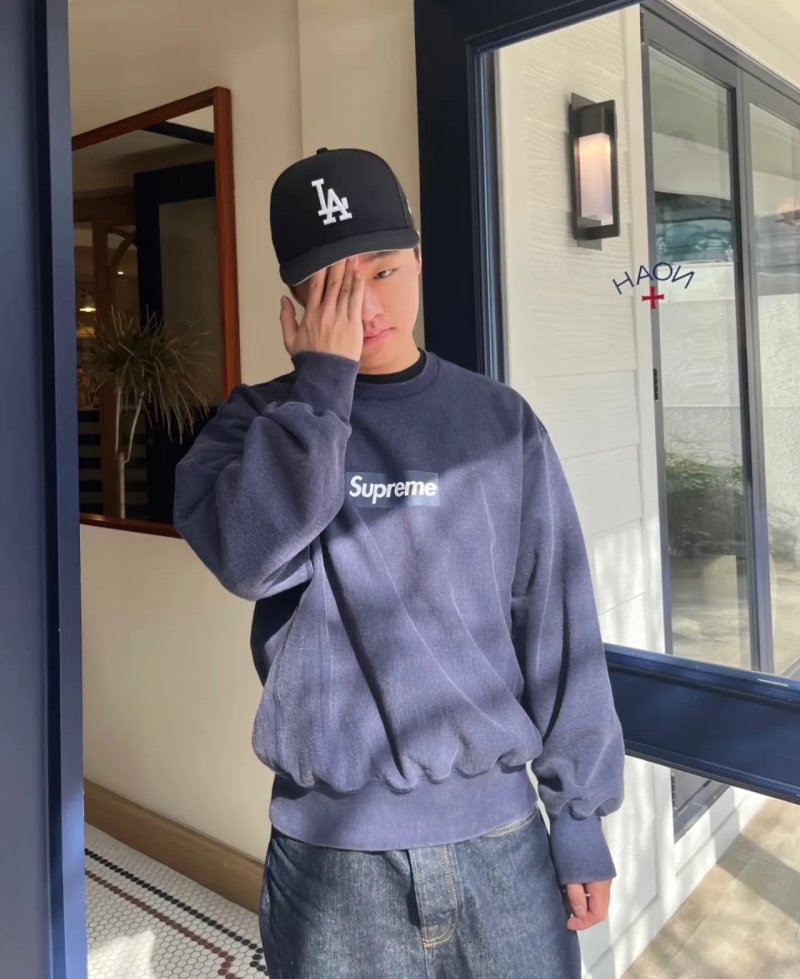 Supreme Cracked Box Logo Crewneck Sweatshirt Navy view