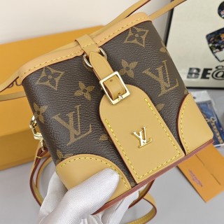 Louis Vuitton Noe Drawstring Bucket Bag Monogram view 4