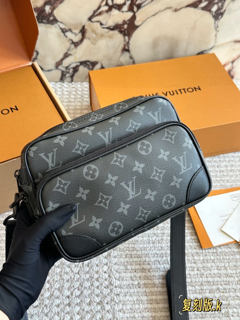 Louis Vuitton Monogram Canvas Messenger Bag Black