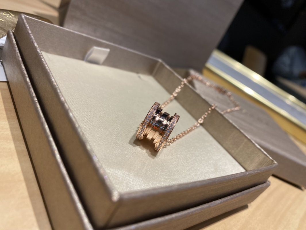 Bulgari Spring Diamond Pendant Necklace Rose Gold