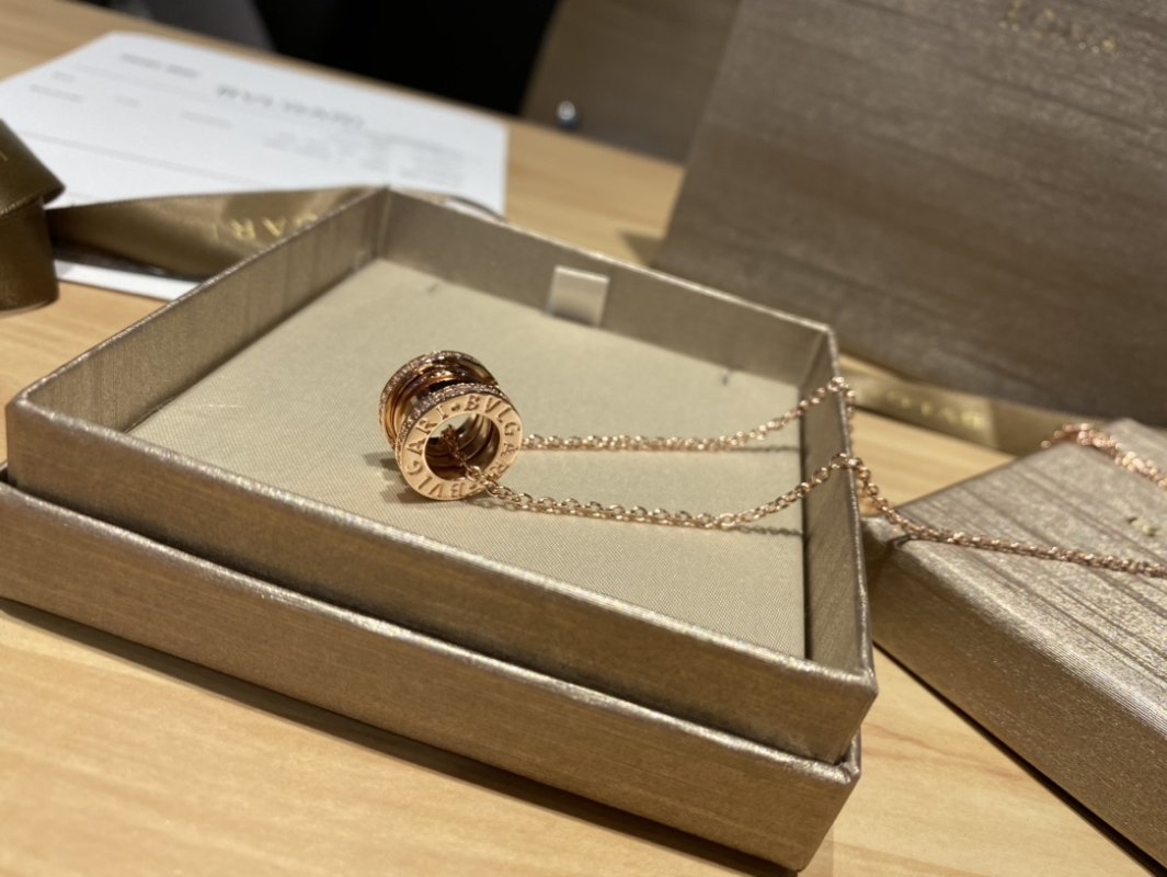 Bulgari Spring Diamond Pendant Necklace Rose Gold view