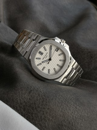 Patek Philippe Nautilus 5711/1A White Dial Steel Watch view 4