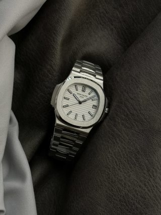 Patek Philippe Nautilus 5711/1A White Dial Steel Watch view 5