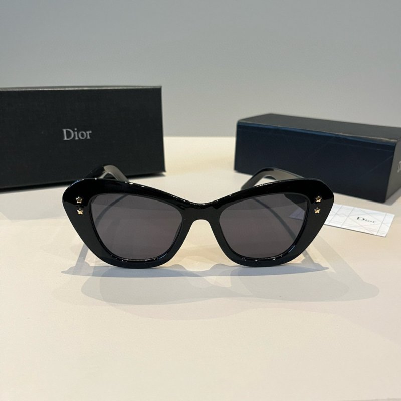 Dior DiorClub Cat-Eye Sunglasses Black view
