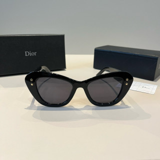 Dior DiorClub Cat-Eye Sunglasses Black view 2