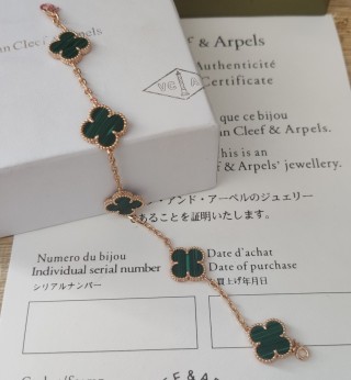 Van Cleef & Arpels Four-Leaf Clover Green Mother-of-Pearl Rose Gold Bracelet view 2