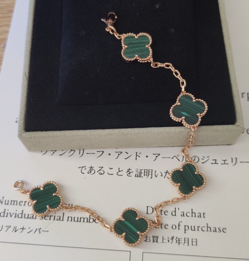 Van Cleef & Arpels Four-Leaf Clover Green Mother-of-Pearl Rose Gold Bracelet view