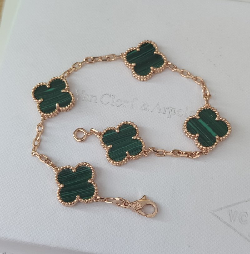 Van Cleef & Arpels Four-Leaf Clover Green Mother-of-Pearl Rose Gold Bracelet view