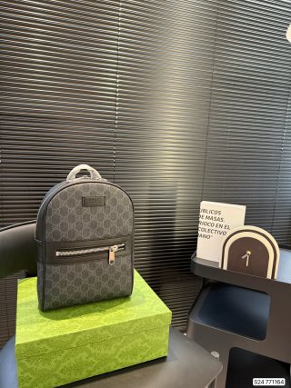Gucci GG Supreme Chest Bag Black view 2