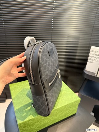 Gucci GG Supreme Chest Bag Black view 4