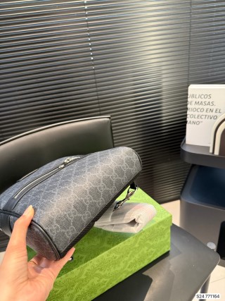 Gucci GG Supreme Chest Bag Black view 7