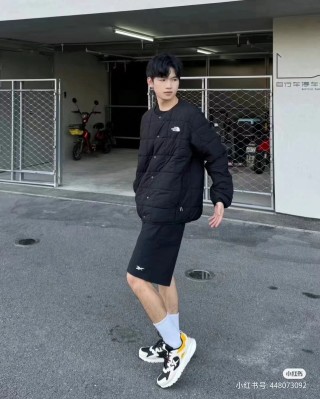 The North Face Black Puffer Jacket view 3