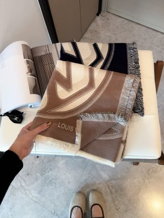 Louis Vuitton Monogram Border Scarf Cream & Taupe 140cm view 9