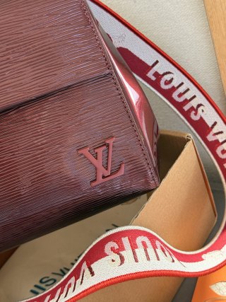 Louis Vuitton Cluny BB Epi Leather Shoulder Bag - Burgundy view 2