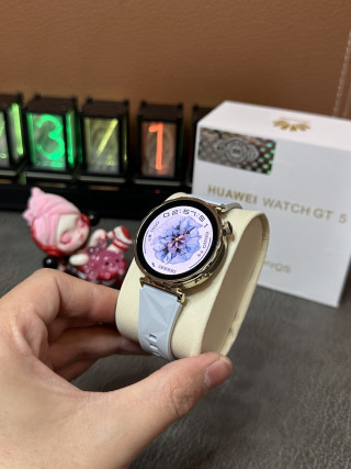 Smart AMOLED Smartwatch with Cream Leather Strap view 4