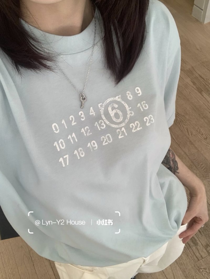 White Short Sleeve T-Shirt with Numeric Calendar Graphic Print