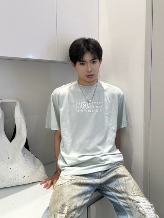 White Short Sleeve T-Shirt with Numeric Calendar Graphic Print view 5