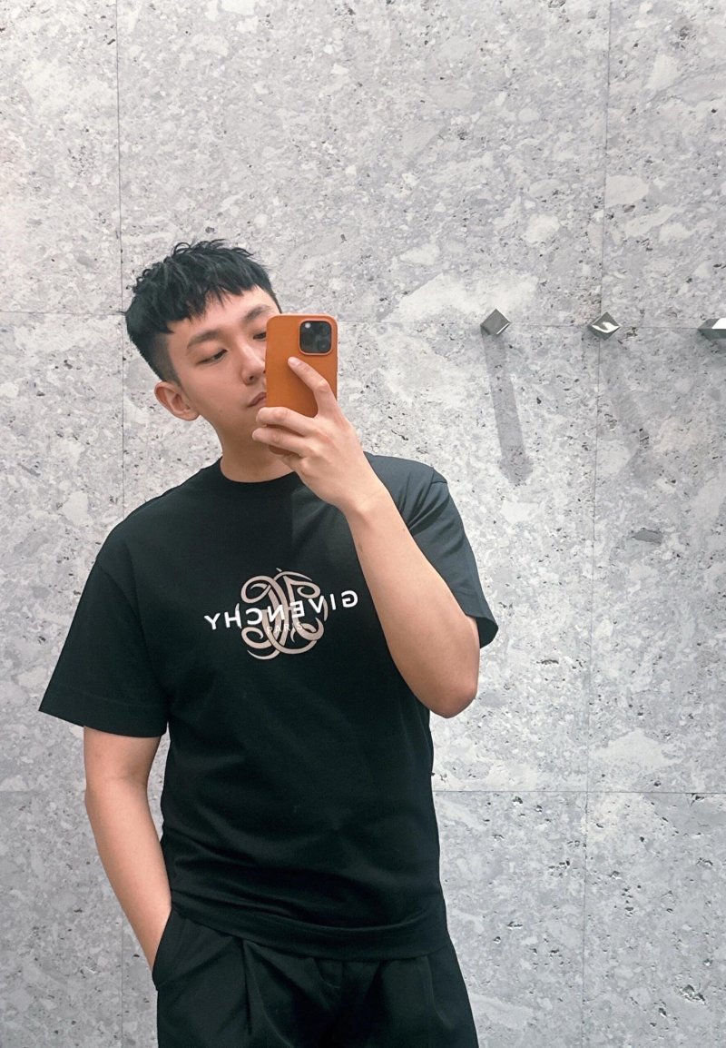 Givenchy Logo Print Black T-Shirt view