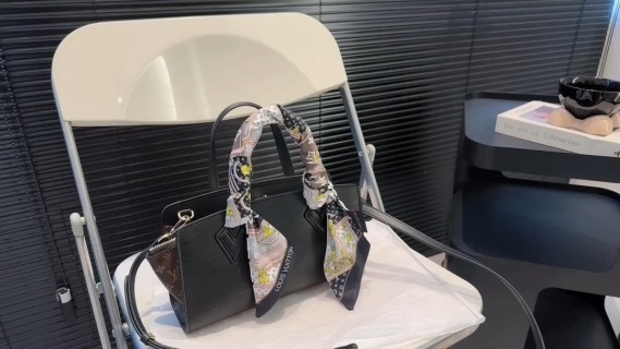 Louis Vuitton Twist Epi Leather Shoulder Bag Black video