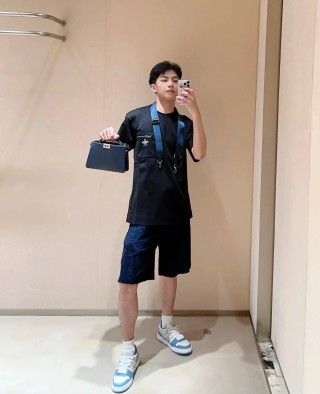 Fendi Black Pocket T-Shirt with Zip Detail view 7