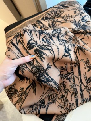 Dior Mitzah Natura Toile de Jouy Silk Scarf – White & Grey view 8