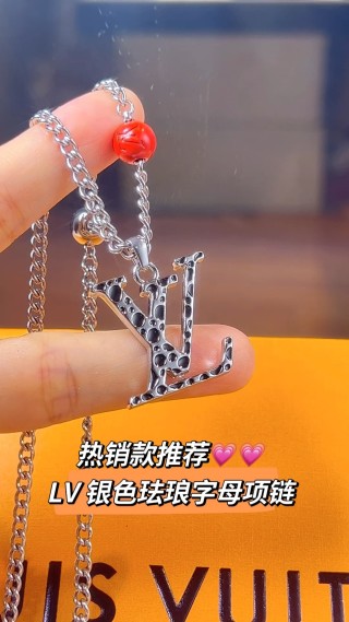 LV Pumpkin Letter Charm Silver Chain Necklace Red video